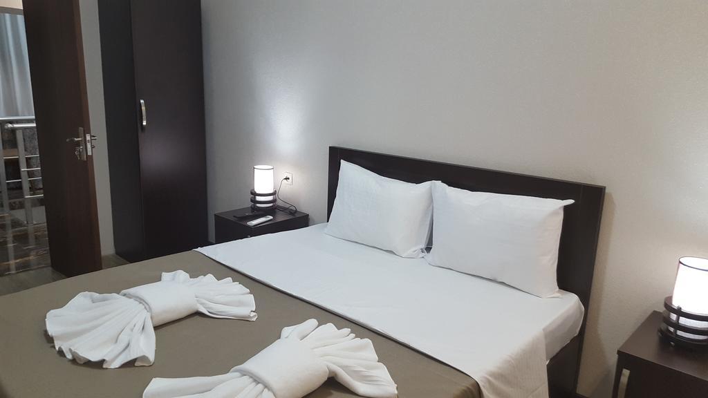 Nino'S Hotel On Tsamebuli Tbilisi Ngoại thất bức ảnh