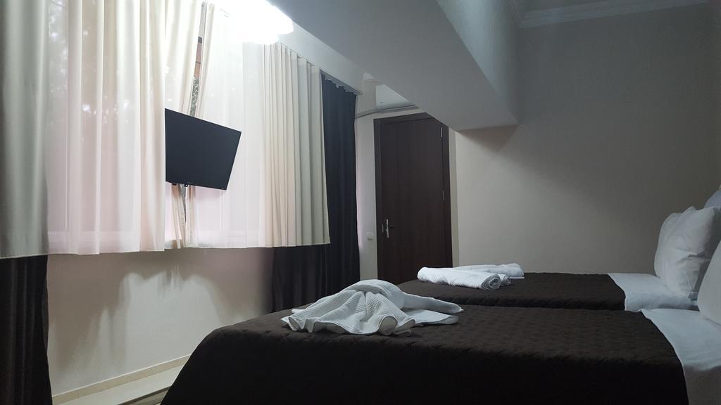 Nino'S Hotel On Tsamebuli Tbilisi Ngoại thất bức ảnh